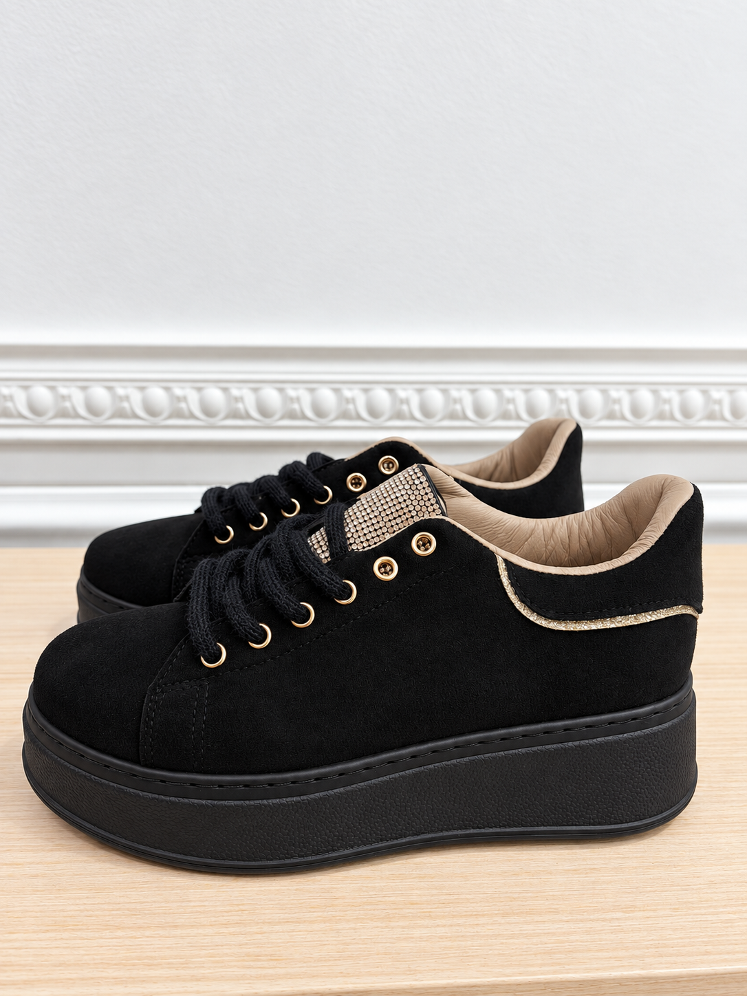 Sneaker in Camoscio Nero